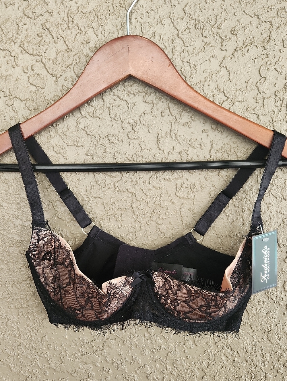 NWT Frederick’s of Hollywood Mindy Bra Open Lace Trim Cup Black